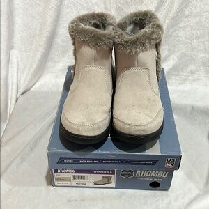 Khombu Women's Light Gray Fur Boots